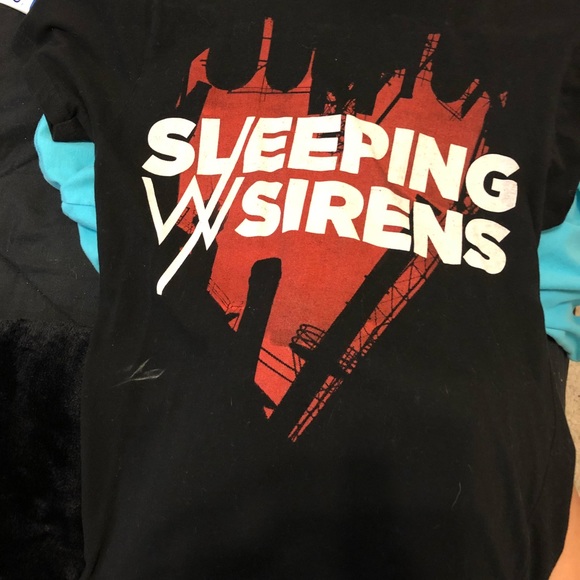 Sleeping w/ sirens tee - Picture 2 of 3